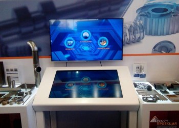 Интерактивный стол Dedal Presenter 42 на выставке Weldex, которая проходила в КВЦ «Сокольники»
